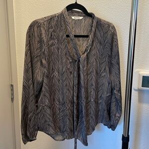 BB Dakota Print Top with Tie | XS